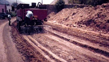 Escarificado y riego con estabilizador